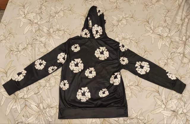 Sudadera Denim Tears Negra con Estampado Blanco