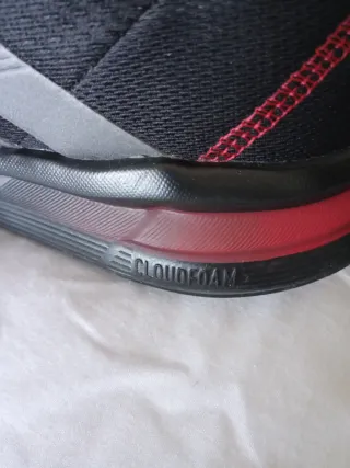 Zapatillas Adidas Negras y Rojas Talla 45 y 1/3