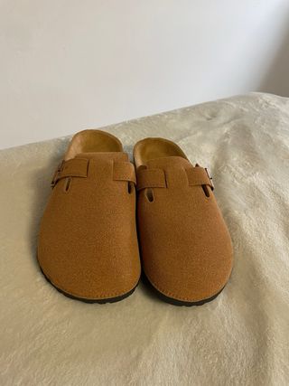 Zuecos Marrones con Hebilla