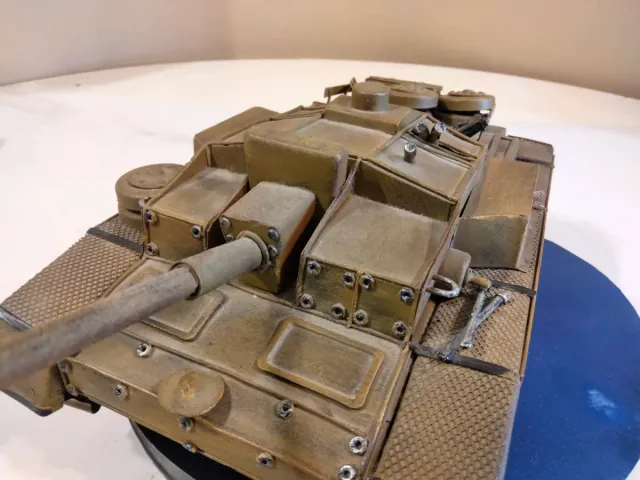 Tanque de chapa militar