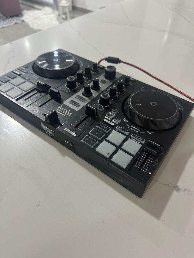 Controlador DJ Hercules Inpulse 200 MK2