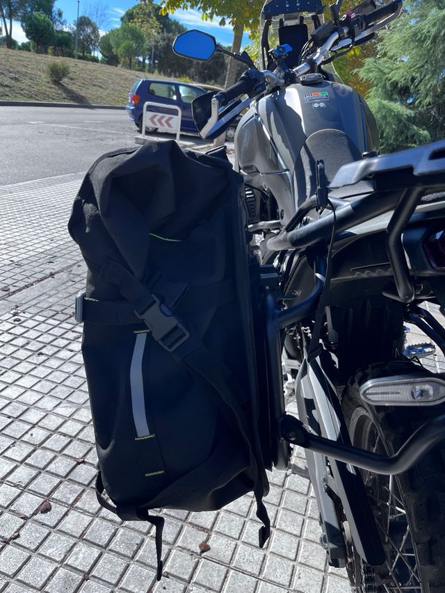 Maletas Givi GRT 709 + Herrajes Tenere 700