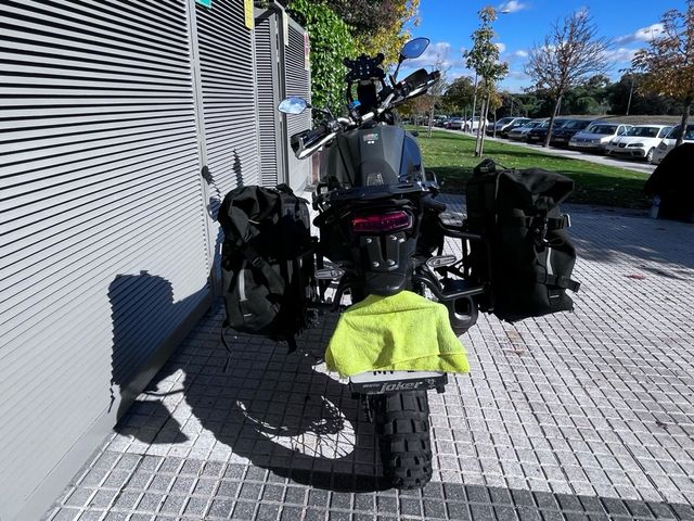 Maletas Givi GRT 709 + Herrajes Tenere 700