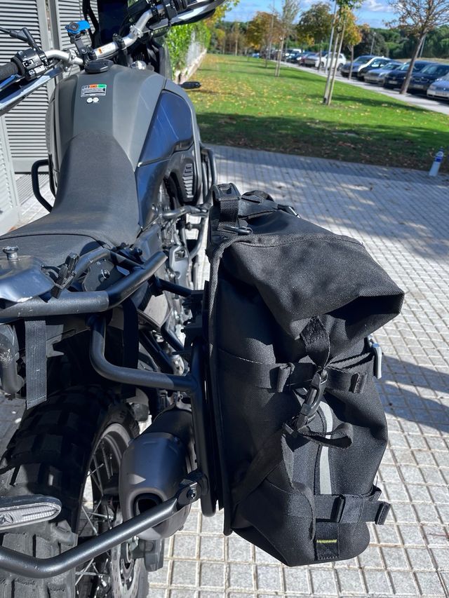 Maletas Givi GRT 709 + Herrajes Tenere 700