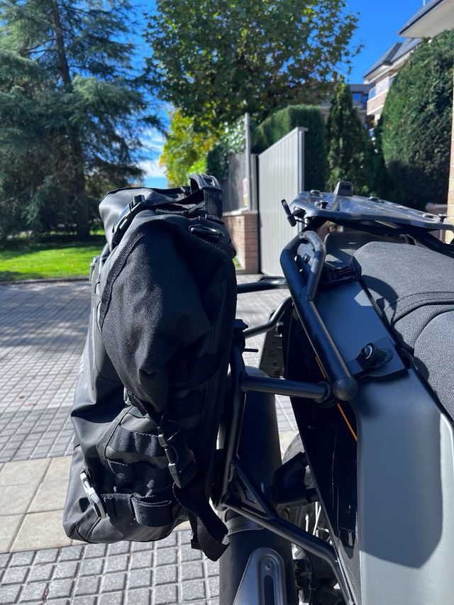 Maletas Givi GRT 709 + Herrajes Tenere 700