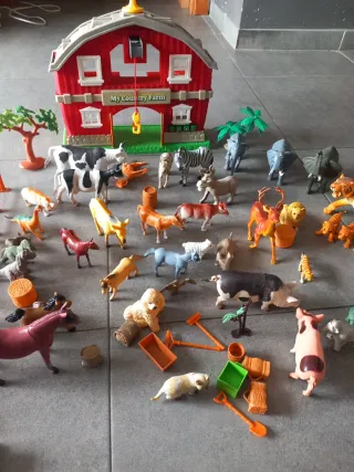 Granja de juguete con animales
