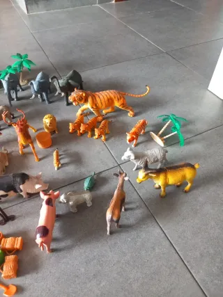 Granja de juguete con animales