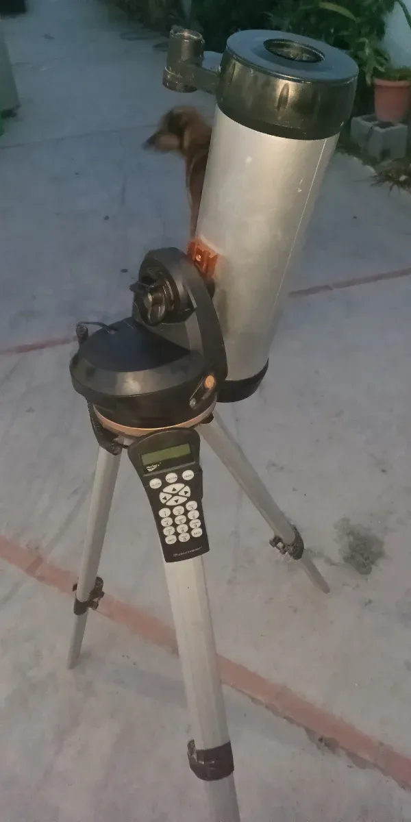 Telescopio Celestron LCM 114, con mando NexStar
