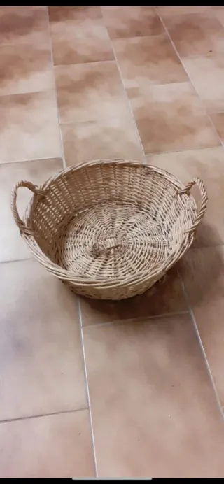 Cesto in vimini con manici