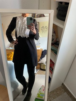 Vestido Zara negro con volantes blanco