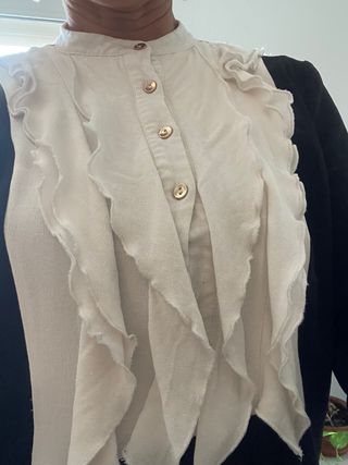 Vestido Zara negro con volantes blanco