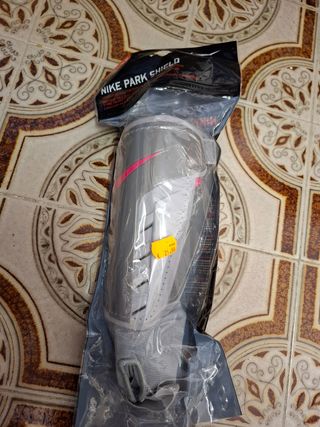 Espinilleras Nike