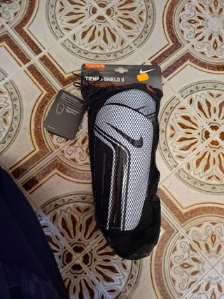 Espinilleras Nike