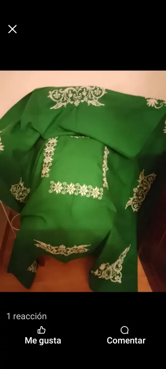 Mantel bordado a mano sin estrenar....150 x 150 ct