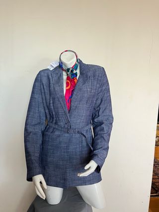 Blazer tipo americana azul con cinturón