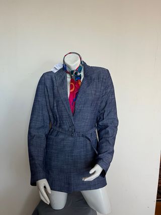 Blazer tipo americana azul con cinturón