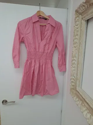 Vestido rosa con cinturón elástico