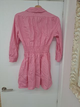 Vestido rosa con cinturón elástico