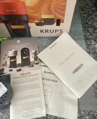 Cafetera Nespresso Krups Blanca y Negra