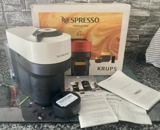 Cafetera Nespresso Krups Blanca y Negra