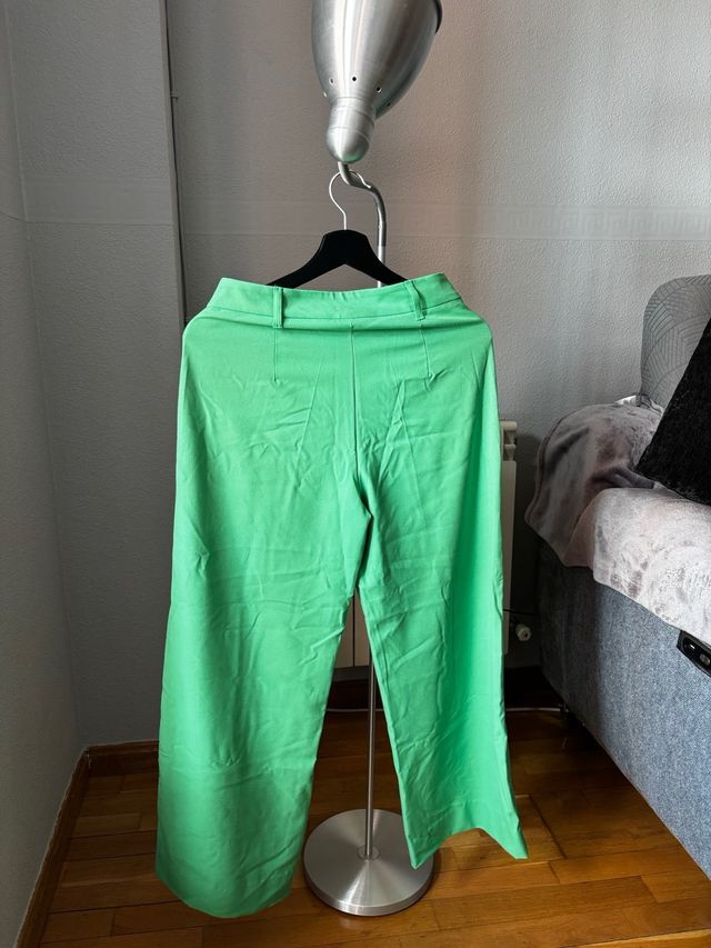 Pantalón vestir Bershka verde talla 36