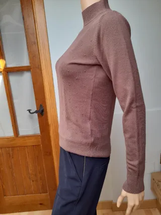 Jersey cuello alto color topo