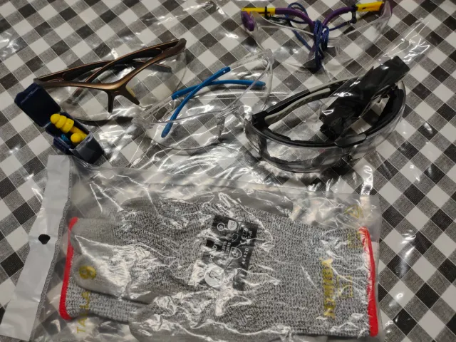 Lote occhiali, tappi e guanti antitaglio