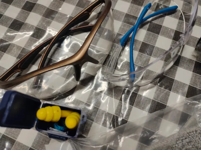 Lote occhiali, tappi e guanti antitaglio