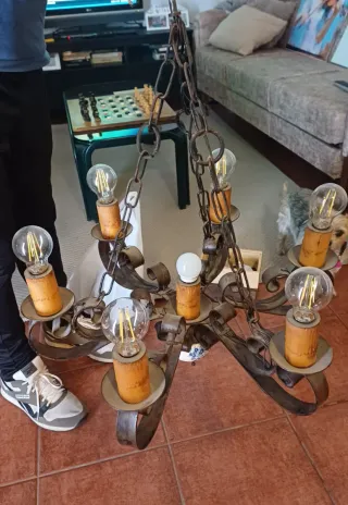 Lámpara de hierro estilo castellano