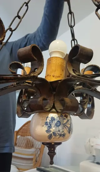 Lámpara de hierro estilo castellano