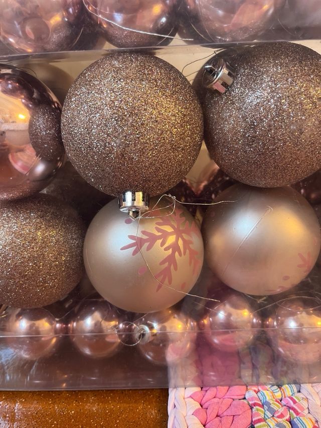 Bolas de Navidad Rosas y Plateadas