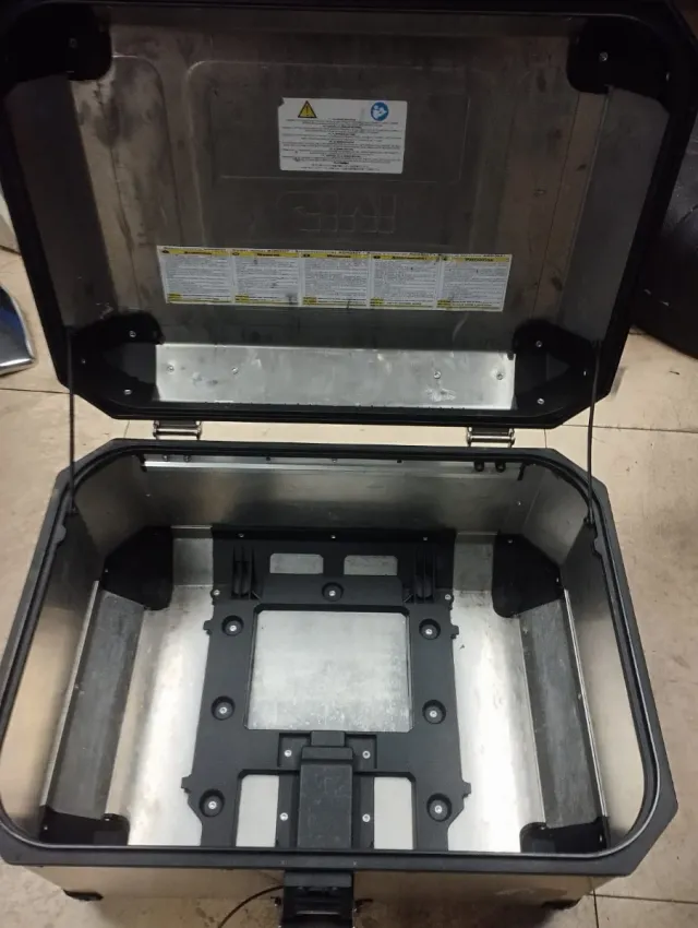 Baúl Givi Trekker Outback 58L