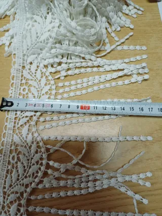 2,1/2de encaje guipur con flecos=12€
Maria G