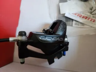 Freno delantero 4 pistones SRAM Code R *nuevo*