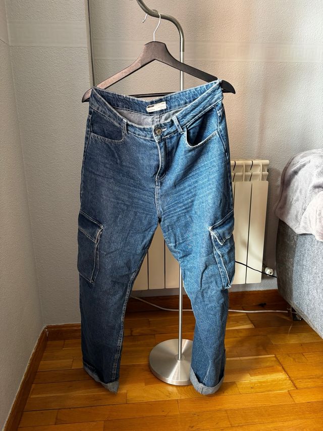 Vaqueros cargo Bershka azul oscuro T.38