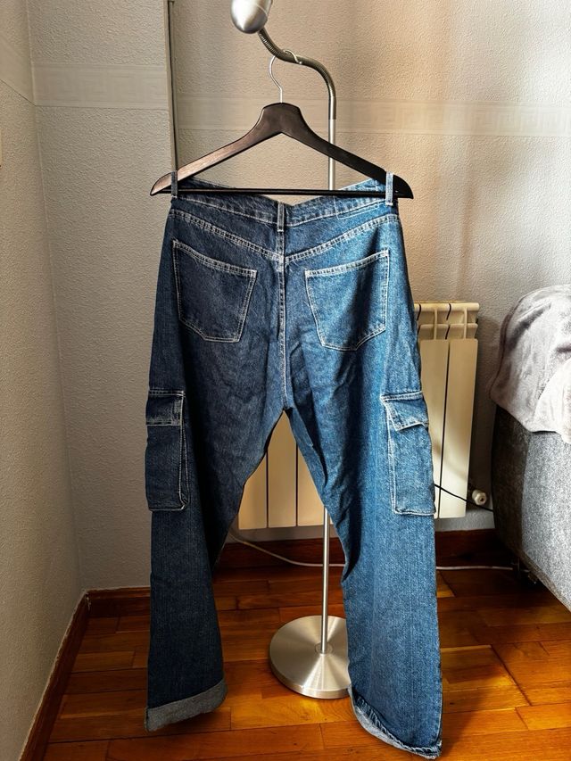 Vaqueros cargo Bershka azul oscuro T.38