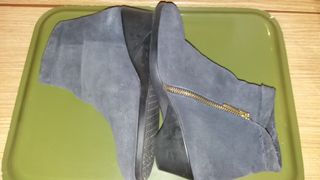 Botines Plumers. Tacón cuña. Piel Ante Azul. T-39