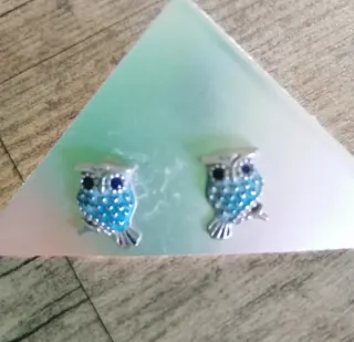 Pendientes de búho azules y plateados