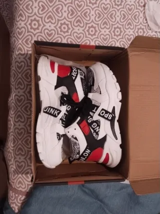 Zapatillas Unisex Deportivas Blancas y Rojas