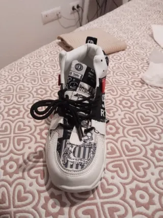 Zapatillas Unisex Deportivas Blancas y Rojas