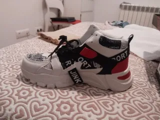 Zapatillas Unisex Deportivas Blancas y Rojas