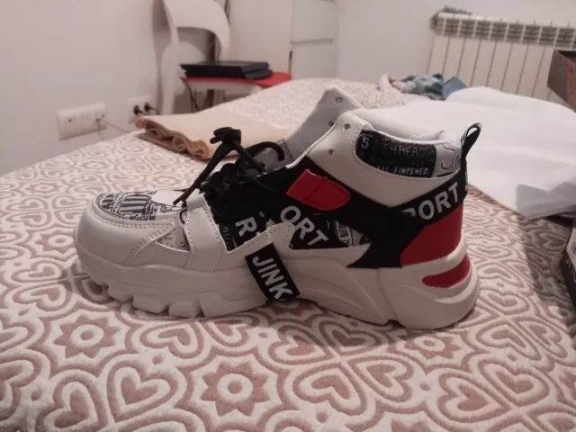 Zapatillas Unisex Deportivas Blancas y Rojas