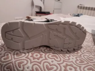 Zapatillas Unisex Deportivas Blancas y Rojas