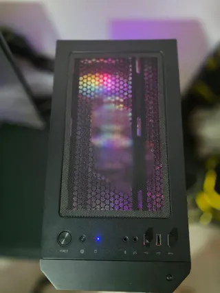 PC Gaming MSI con RGB