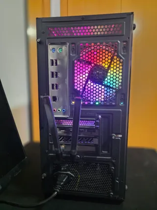 PC Gaming MSI con RGB