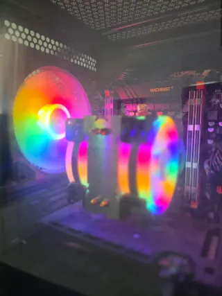 PC Gaming MSI con RGB