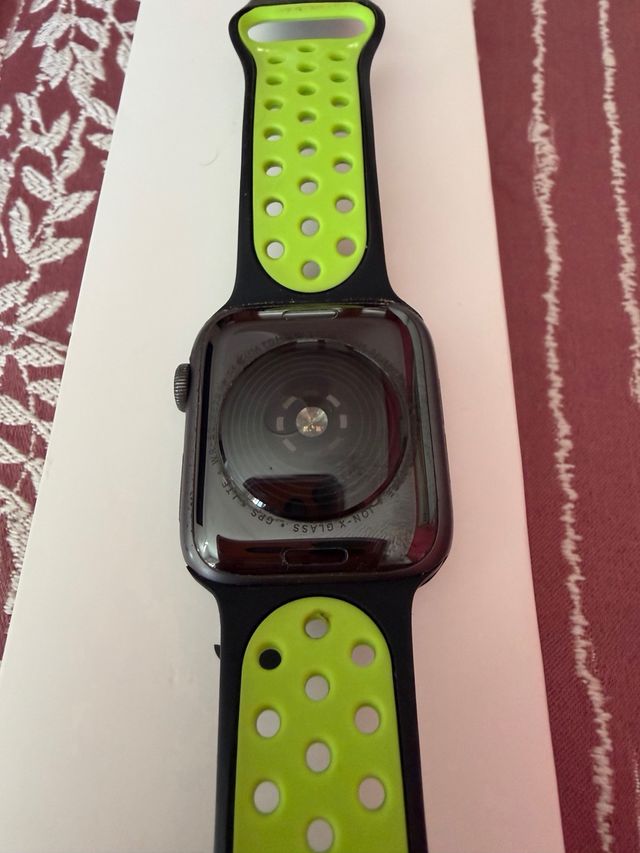 Apple Watch SE 44mm Negro y Verde
