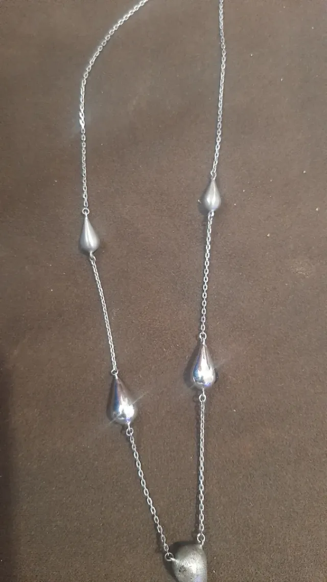 Collar de plata con colgantes