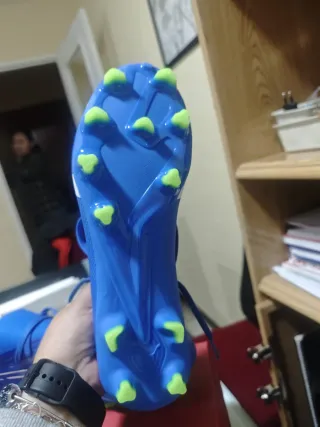Botas de fútbol azules y verdes Puma