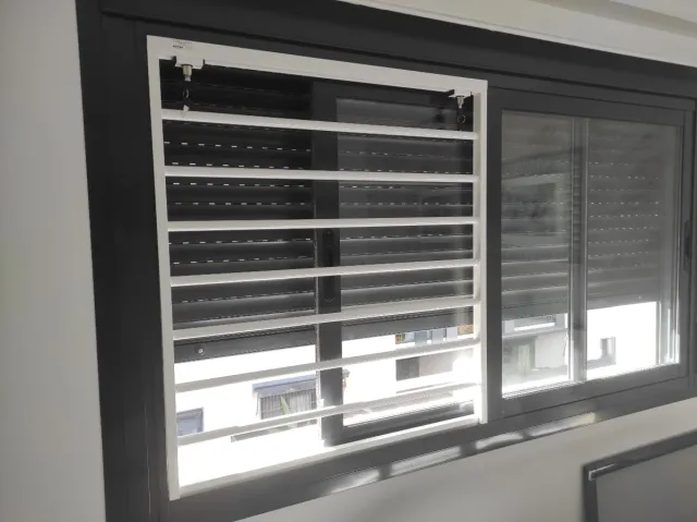 Reja seguridad aluminio blanca con llave